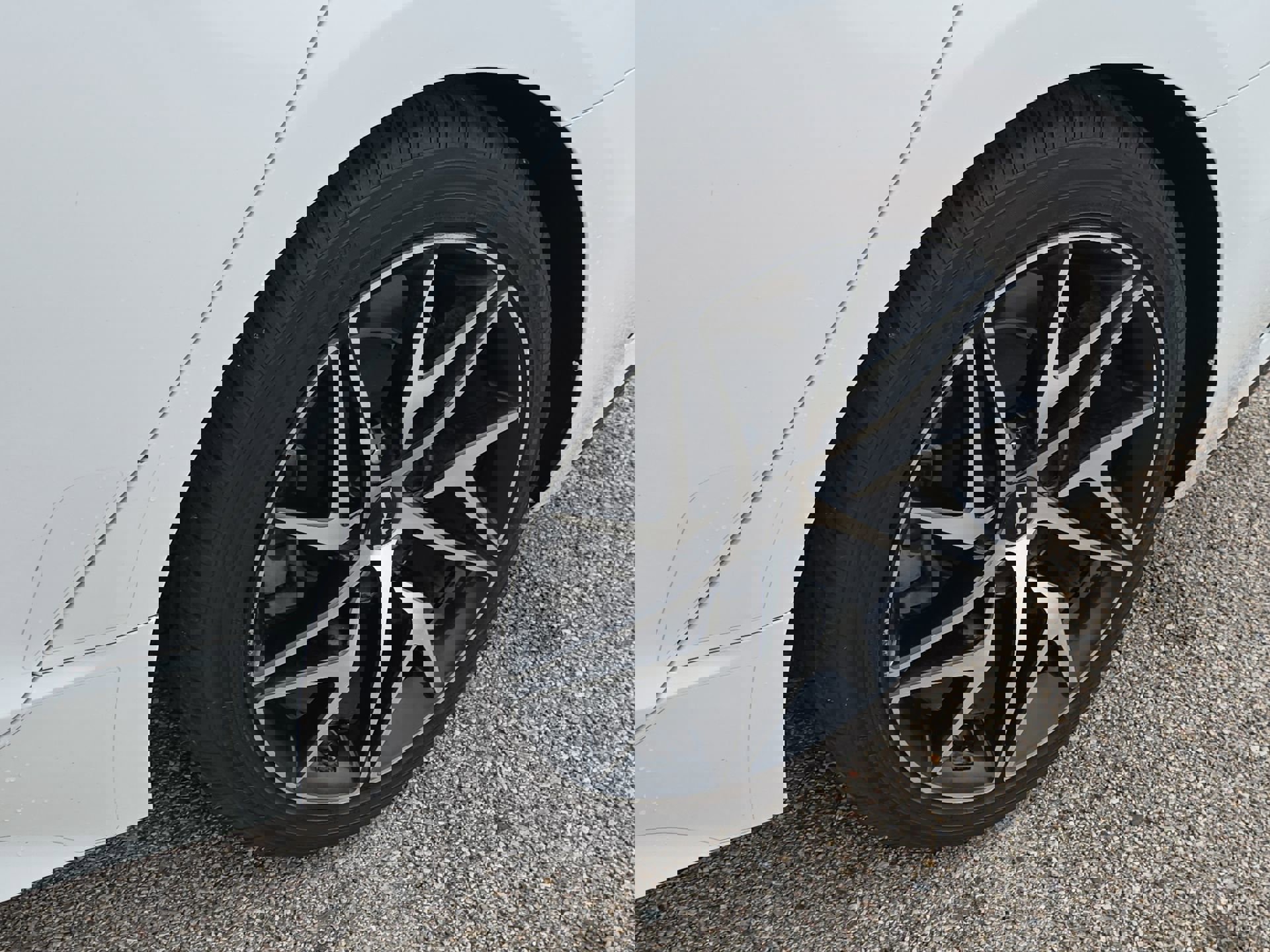 Used 2022 Kia Stinger GT-Line w/ Sun & Sound Package image 10