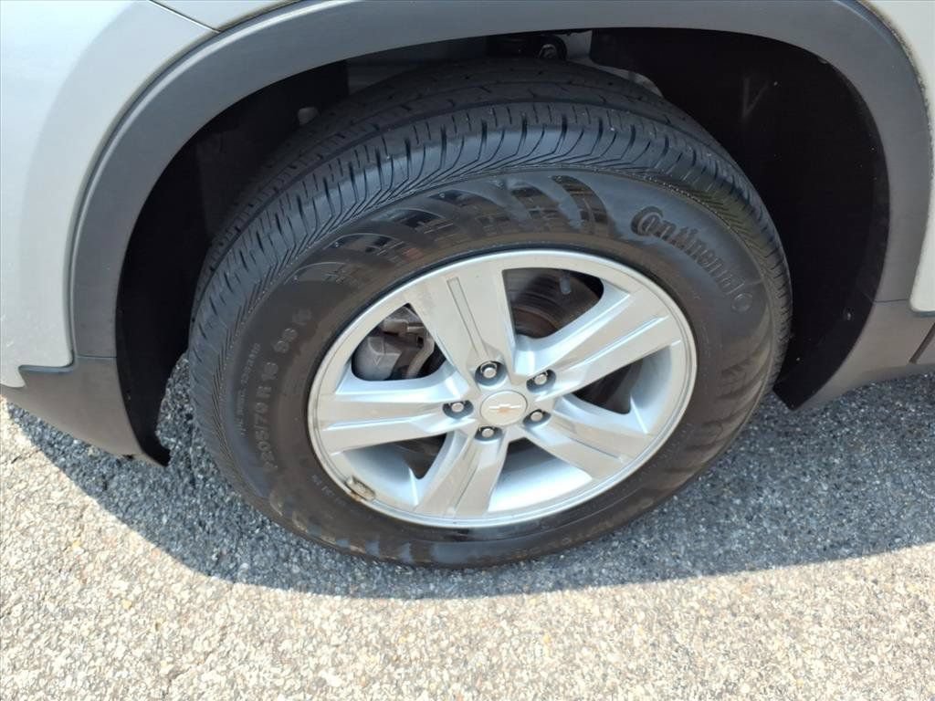 Used 2022 Chevrolet Trax LS w/ Tint and Cruise Package AWD/4WD image 9