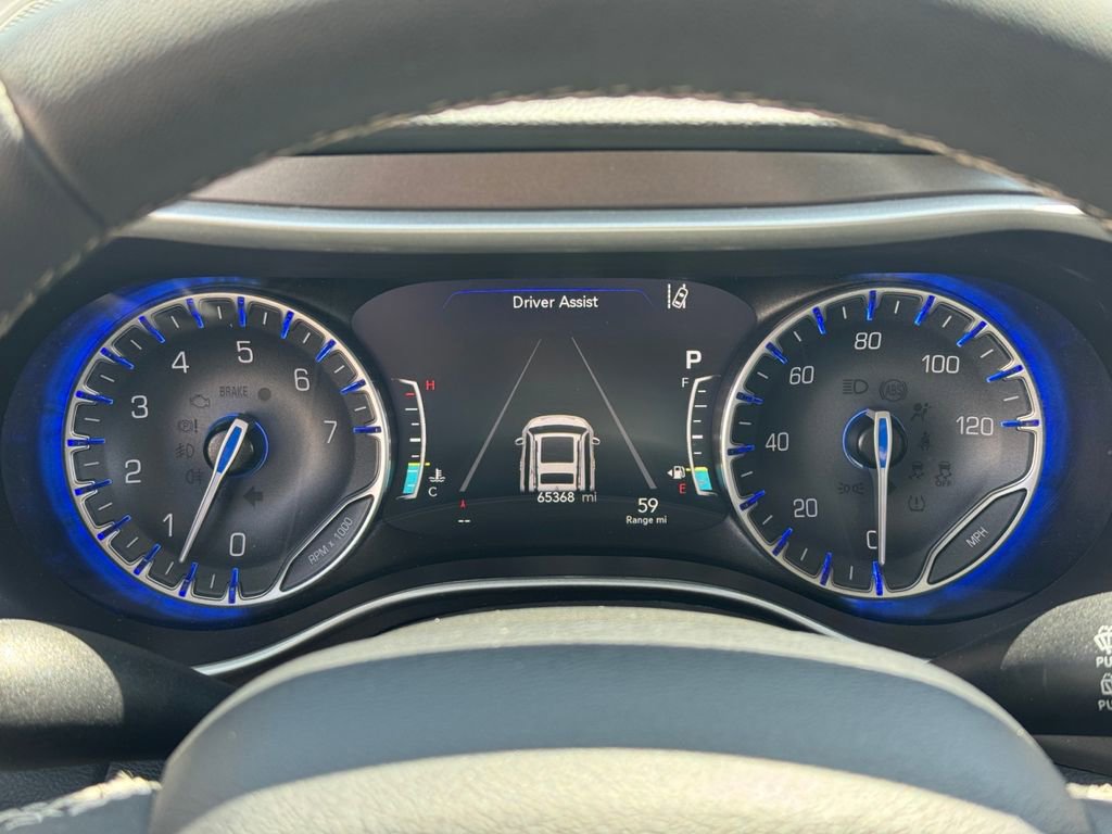Used 2024 Chrysler Pacifica Touring-L FWD image 14