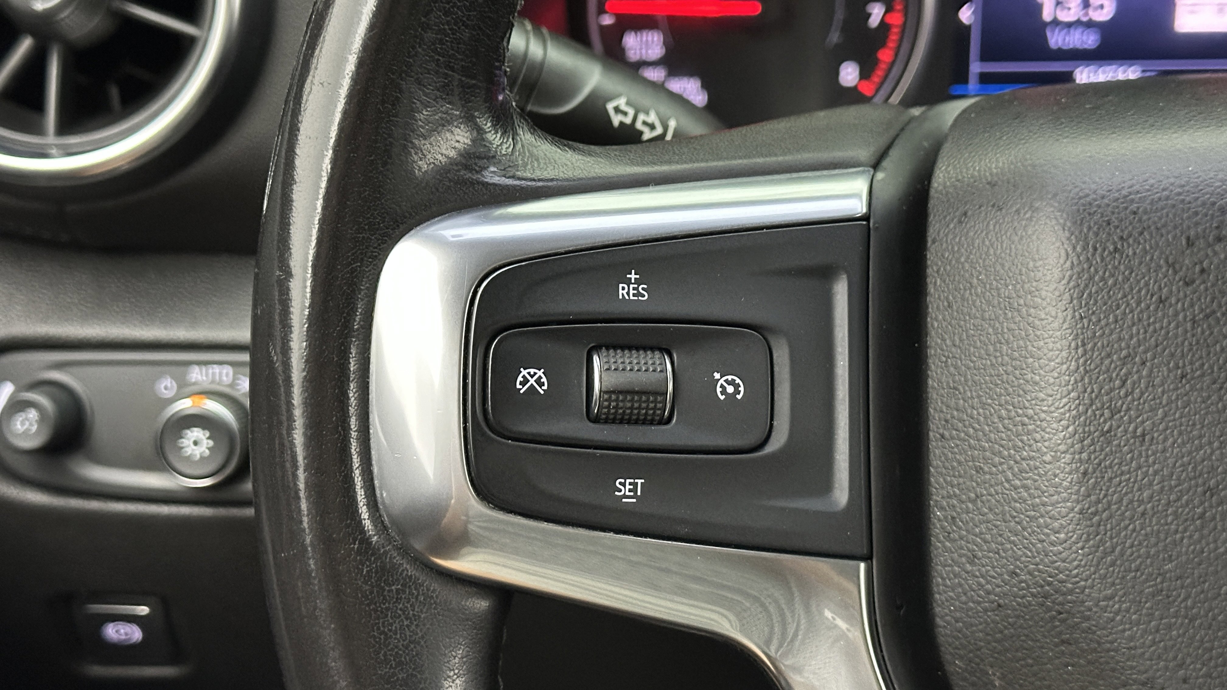 Used 2019 Chevrolet Blazer LT image 19