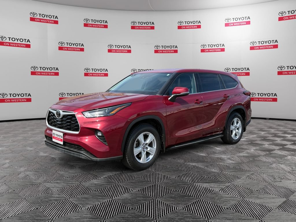 Used 2022 Toyota Highlander LE AWD/4WD image 1
