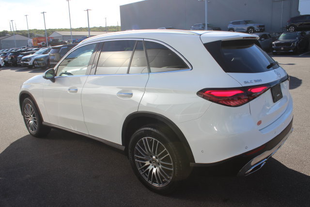 Used 2025 Mercedes-Benz GLC 300 4MATIC image 28