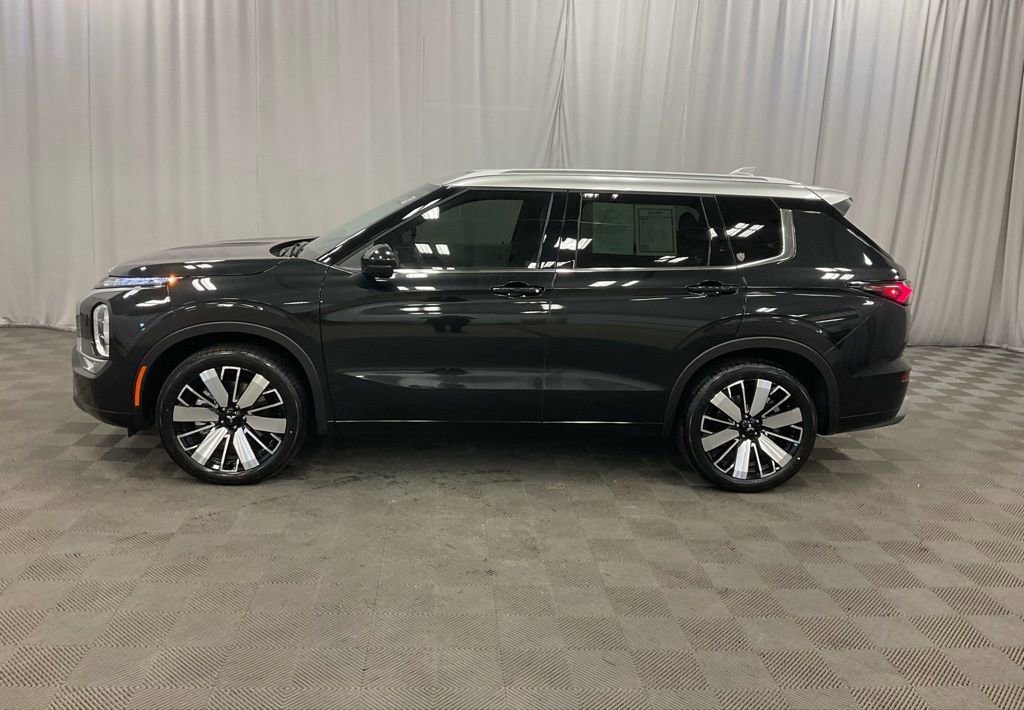 Used 2025 Mitsubishi Outlander AWD image 8