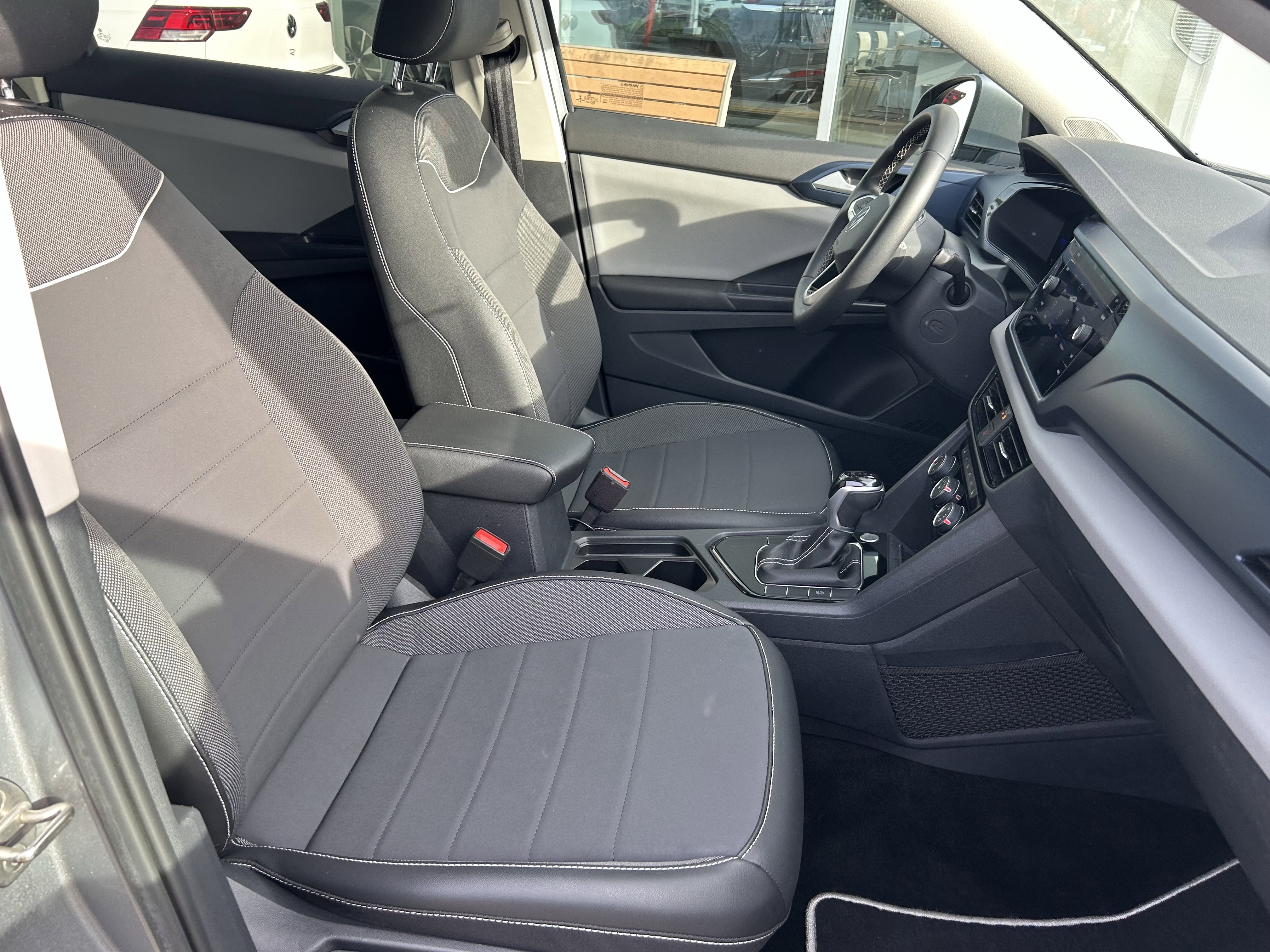 Certified 2023 Volkswagen Taos SE w/ Panoramic Sunroof Package image 27