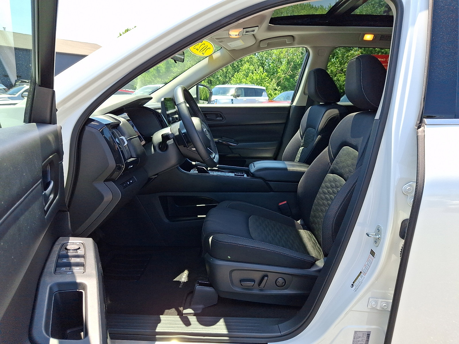 Certified 2023 Nissan Pathfinder SV w/ SV Premium Package AWD/4WD image 17