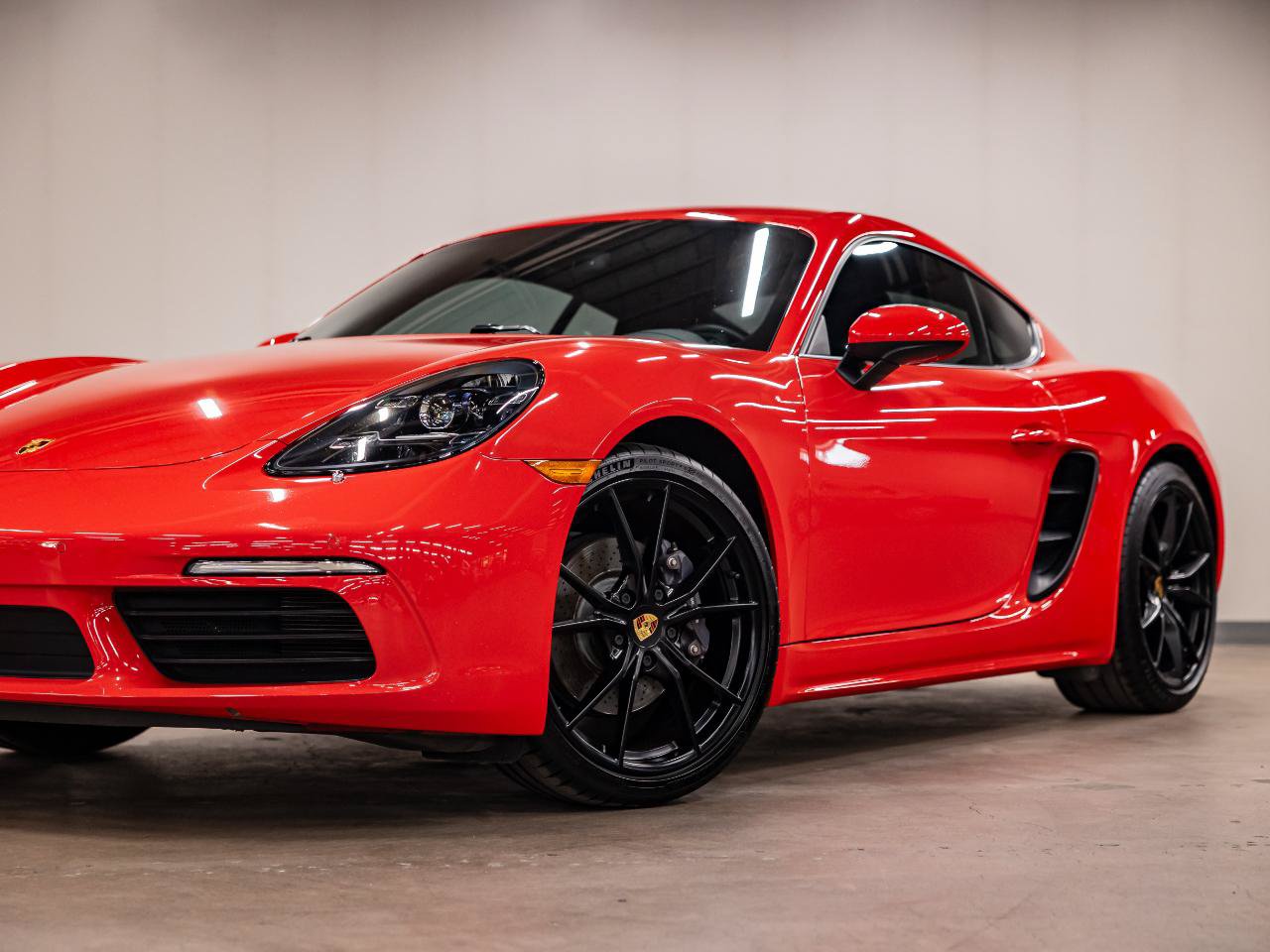 Used 2022 Porsche 718 Cayman RWD image 23