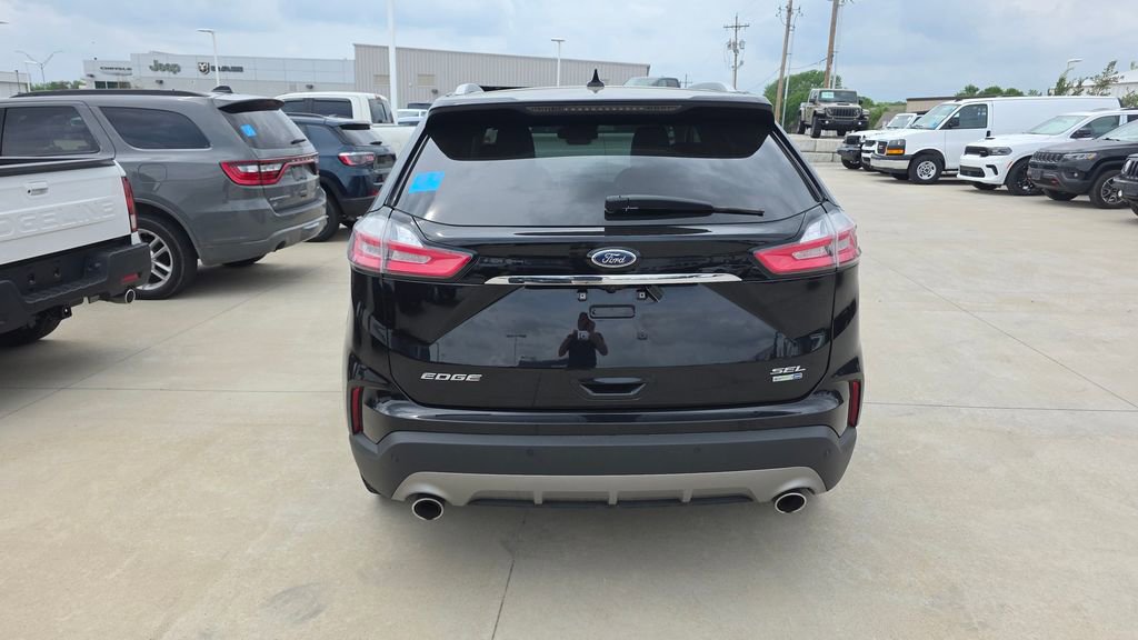 Used 2020 Ford Edge SEL w/ Convenience Package image 4