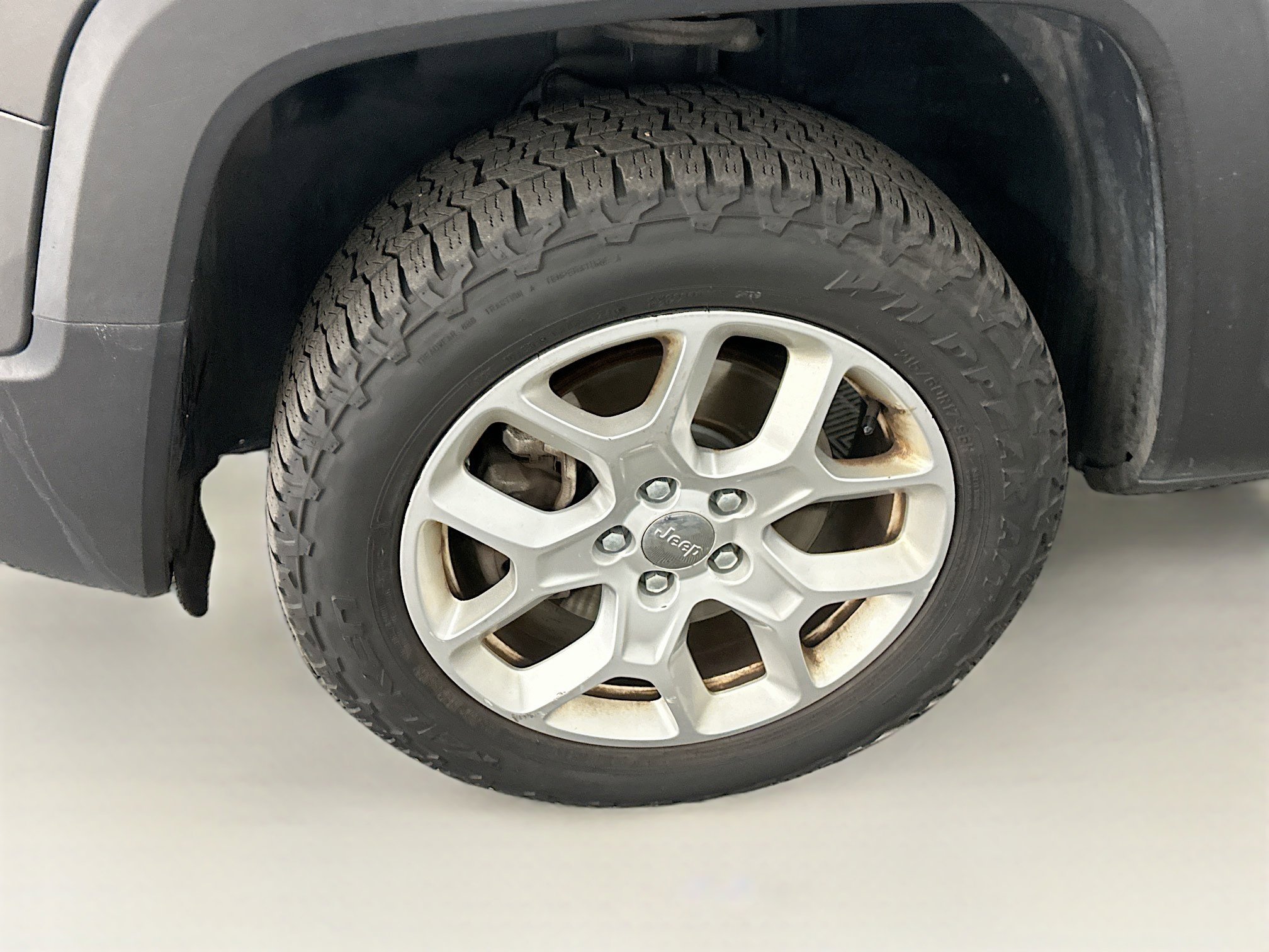 Used 2018 Jeep Renegade Latitude w/ UConnect 8.4 Nav Group AWD/4WD image 11