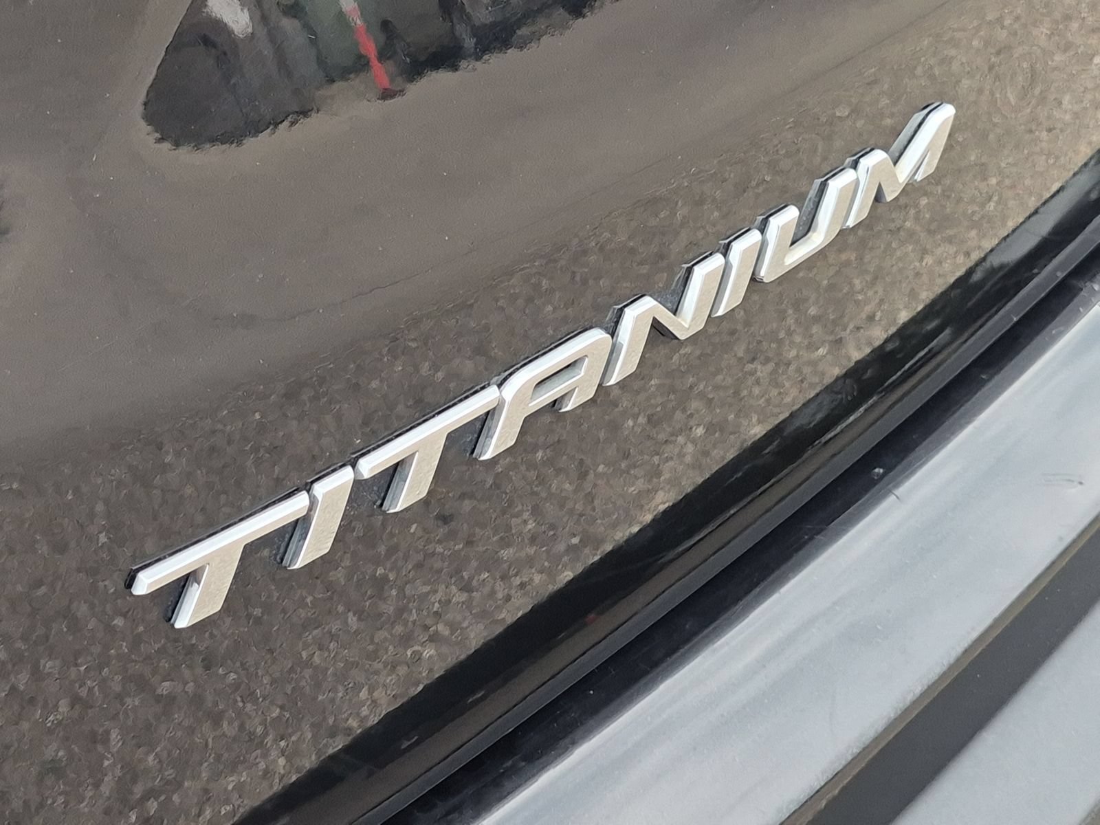 Used 2021 Ford Edge Titanium w/ Class II Trailer Tow Package AWD/4WD image 14