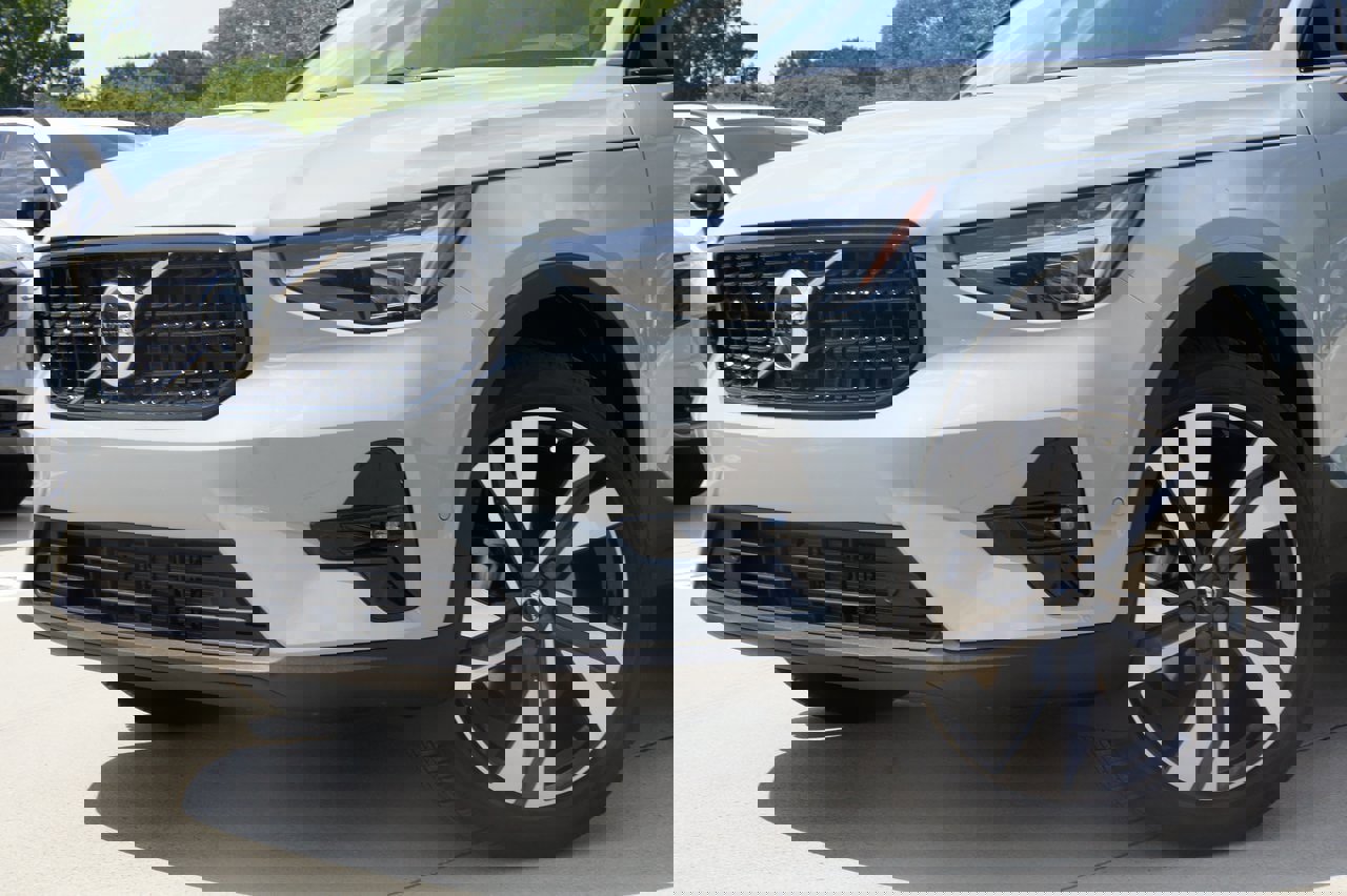 New 2026 Volvo XC40 B5 Ultra w/ Protection Package Premier image 6