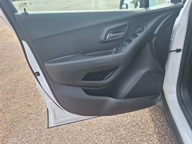Used 2019 Chevrolet Trax LS w/ LPO, Protection Package FWD image 8