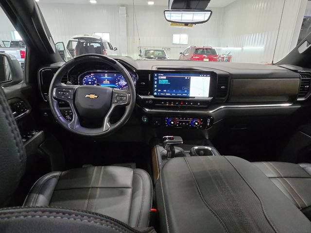Used 2025 Chevrolet Silverado 1500 High Country w/ Technology Package AWD/4WD image 9