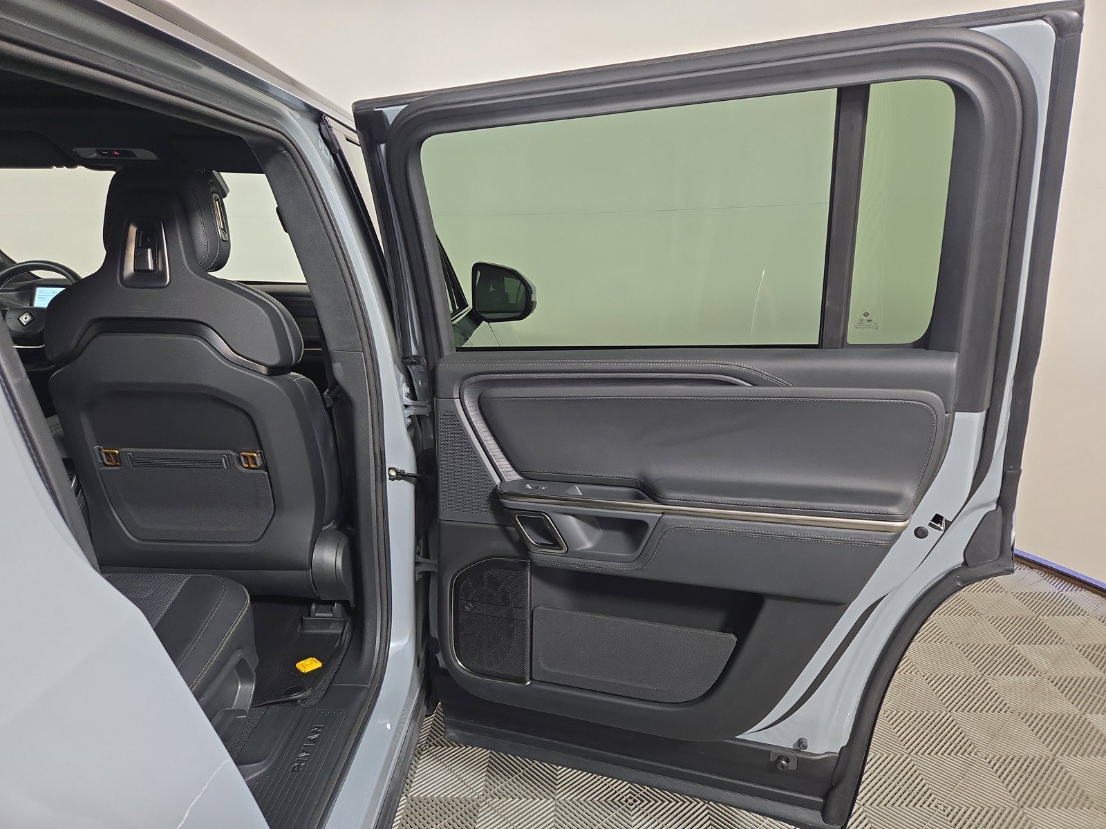 Used 2024 Rivian R1S Adventure AWD/4WD image 19