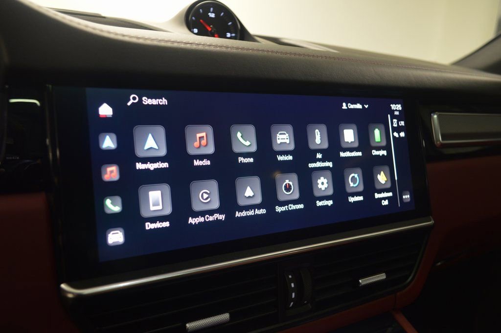 Certified 2023 Porsche Cayenne Platinum Edition image 28