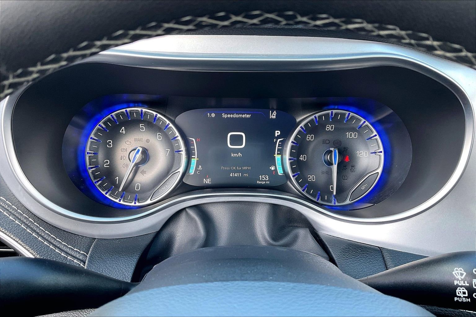 Used 2025 Chrysler Pacifica Limited image 21