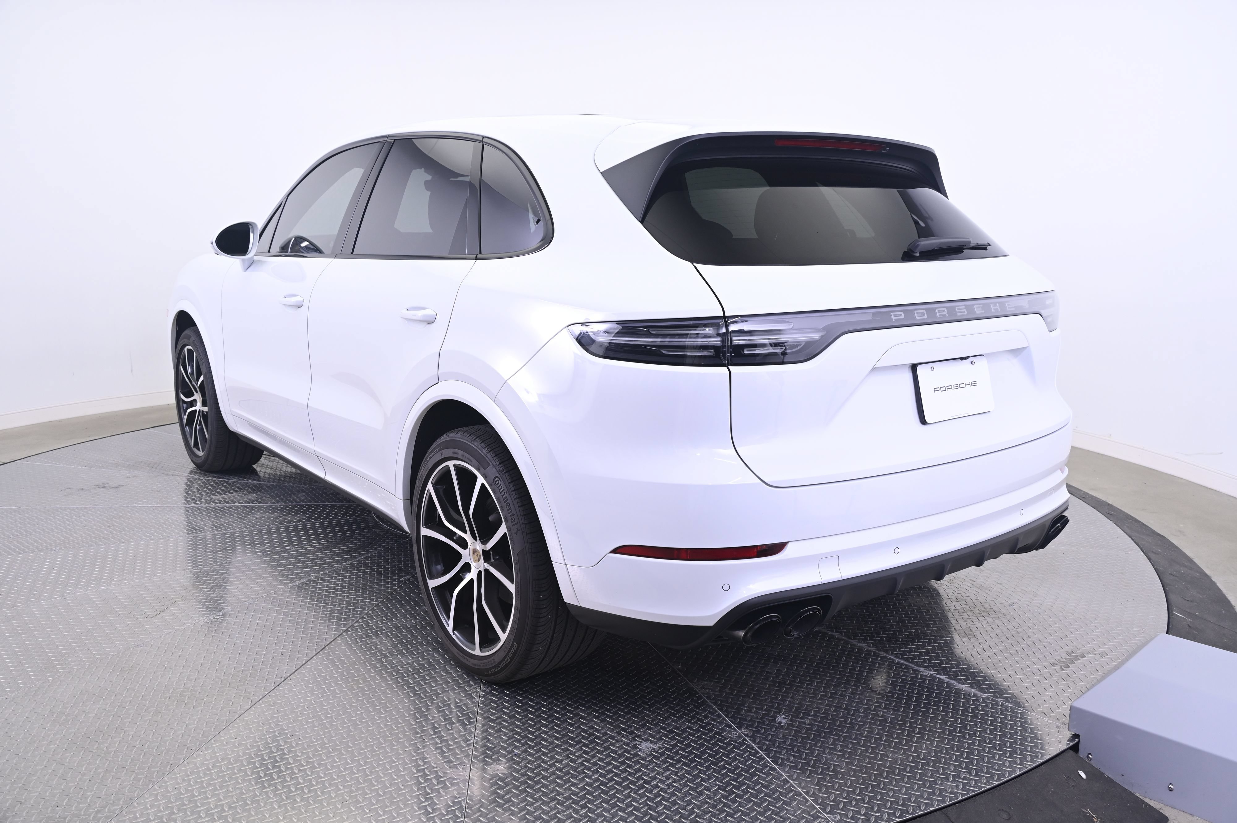Certified 2023 Porsche Cayenne AWD/4WD image 3