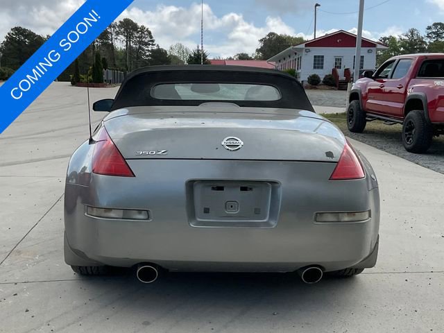 Used 2004 Nissan 350Z Enthusiast w/ Side Airbags Pkg RWD image 2