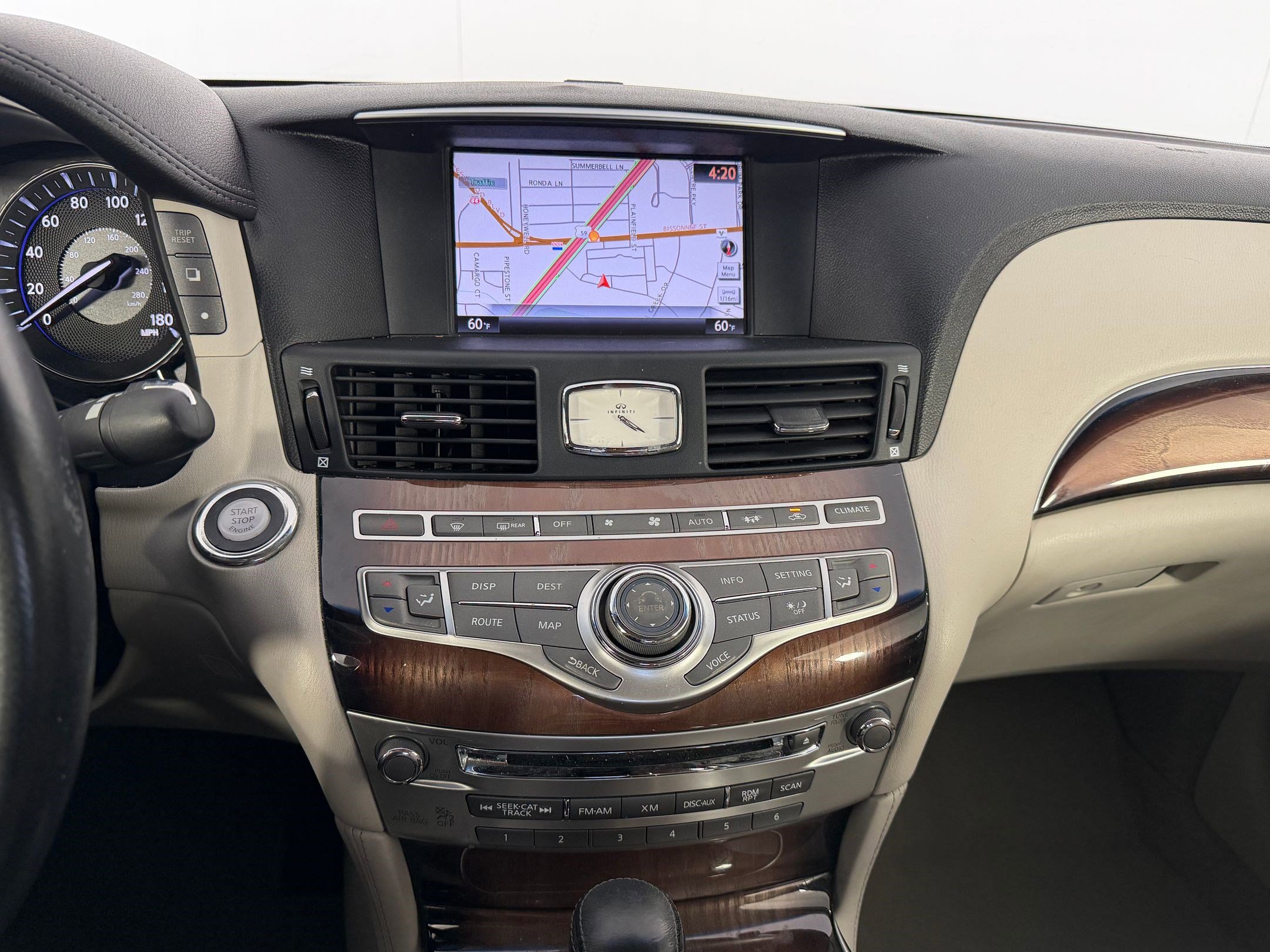 Used 2011 INFINITI M56 w/ Deluxe Touring Pkg image 23