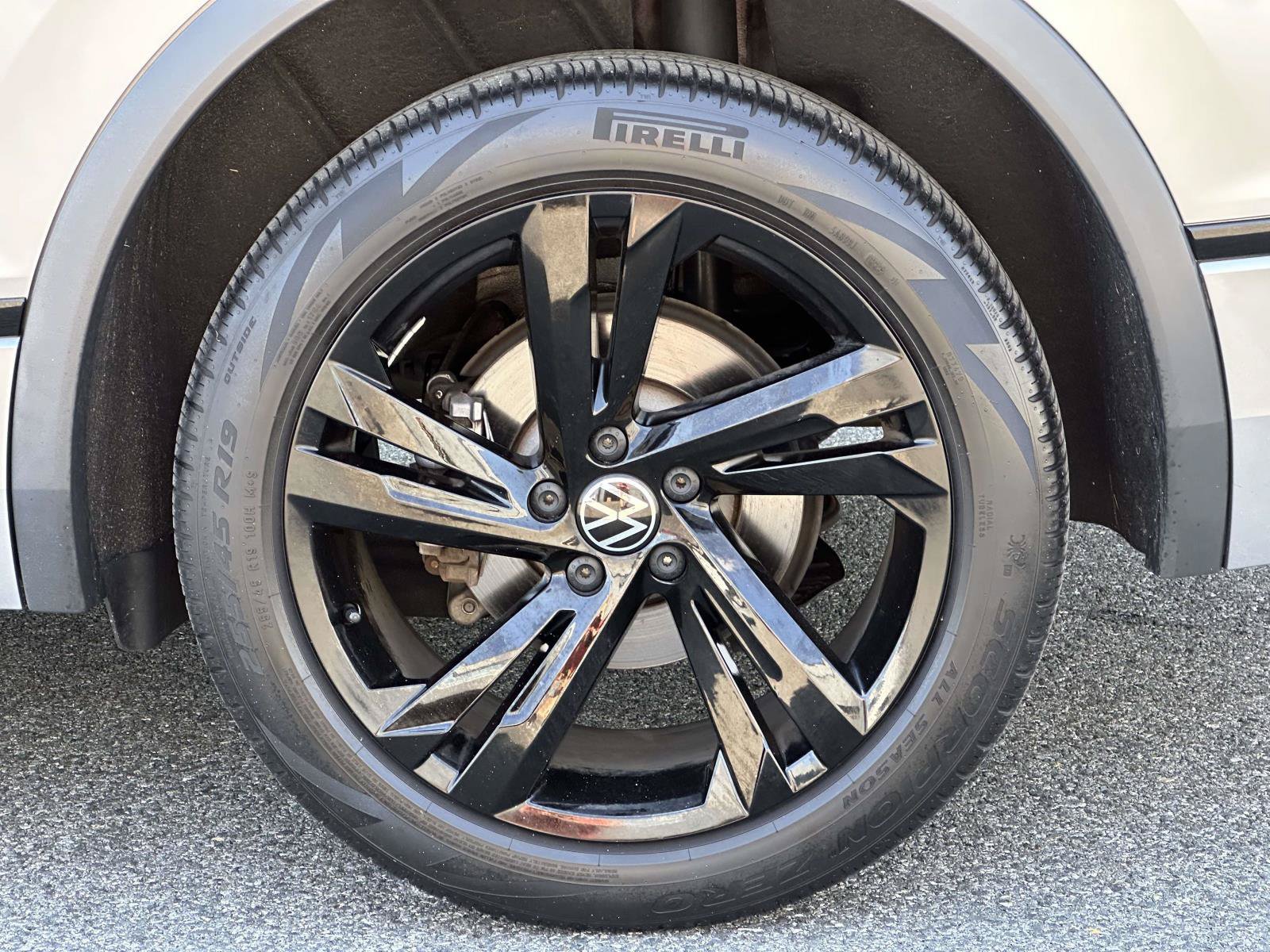 Used 2023 Volkswagen Tiguan SE R-Line AWD/4WD image 15