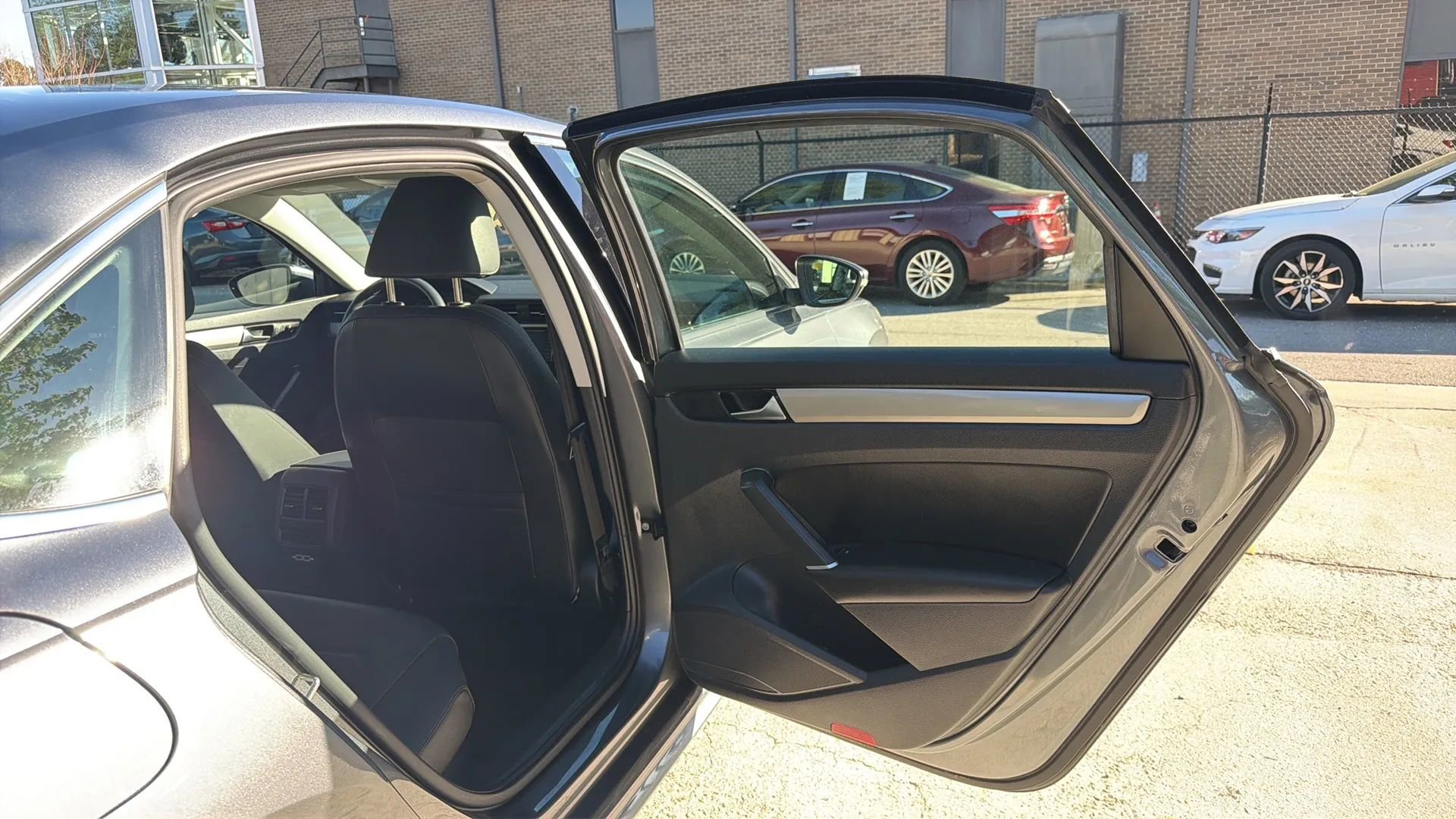 Used 2022 Volkswagen Passat 2.0T SE image 21