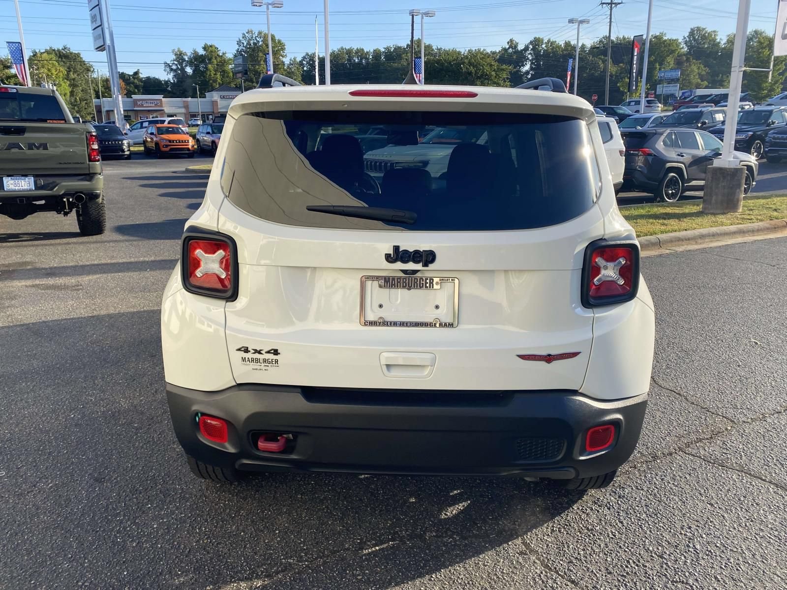 Used 2023 Jeep Renegade Trailhawk AWD/4WD image 8