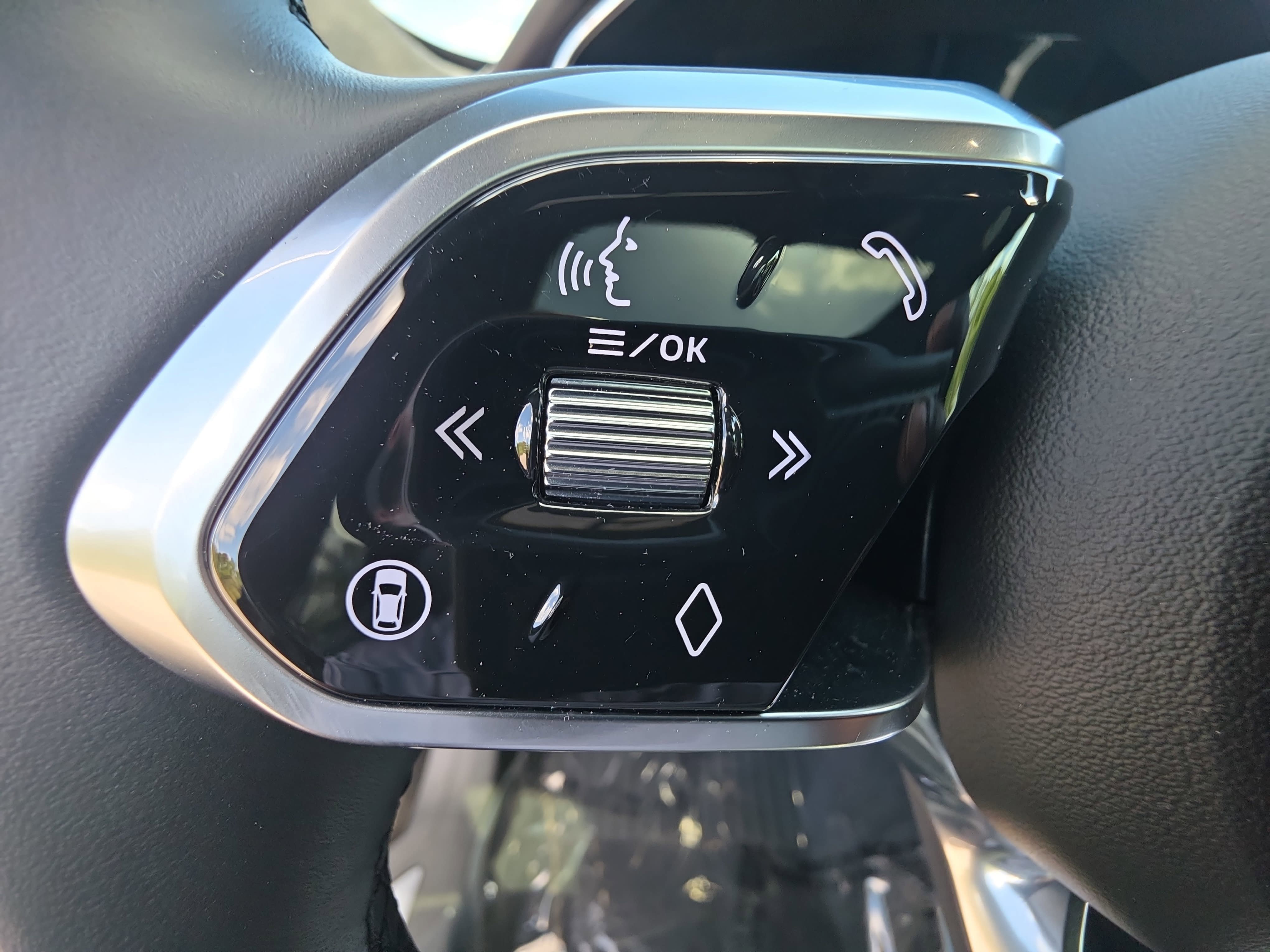 Used 2025 Jaguar F-PACE R-Dynamic S image 17