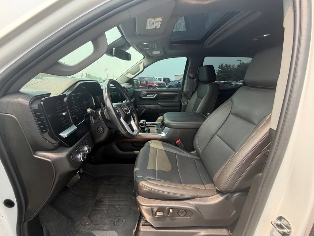 Used 2023 GMC Sierra 1500 SLT AWD/4WD image 3