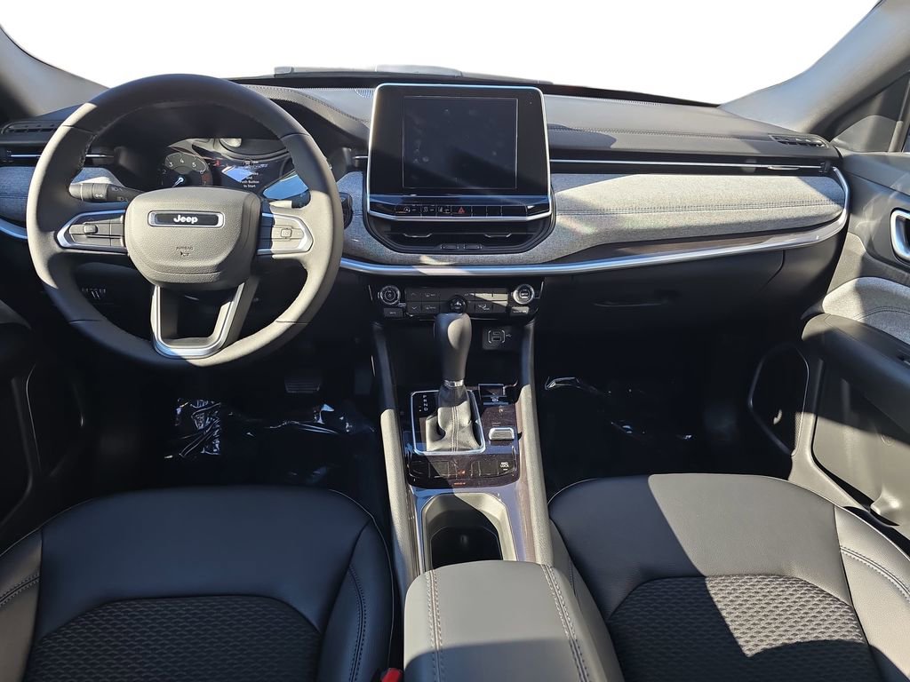 New 2026 Jeep Compass Latitude image 9