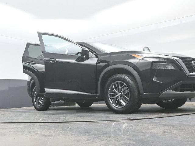 Used 2023 Nissan Rogue S AWD/4WD image 28