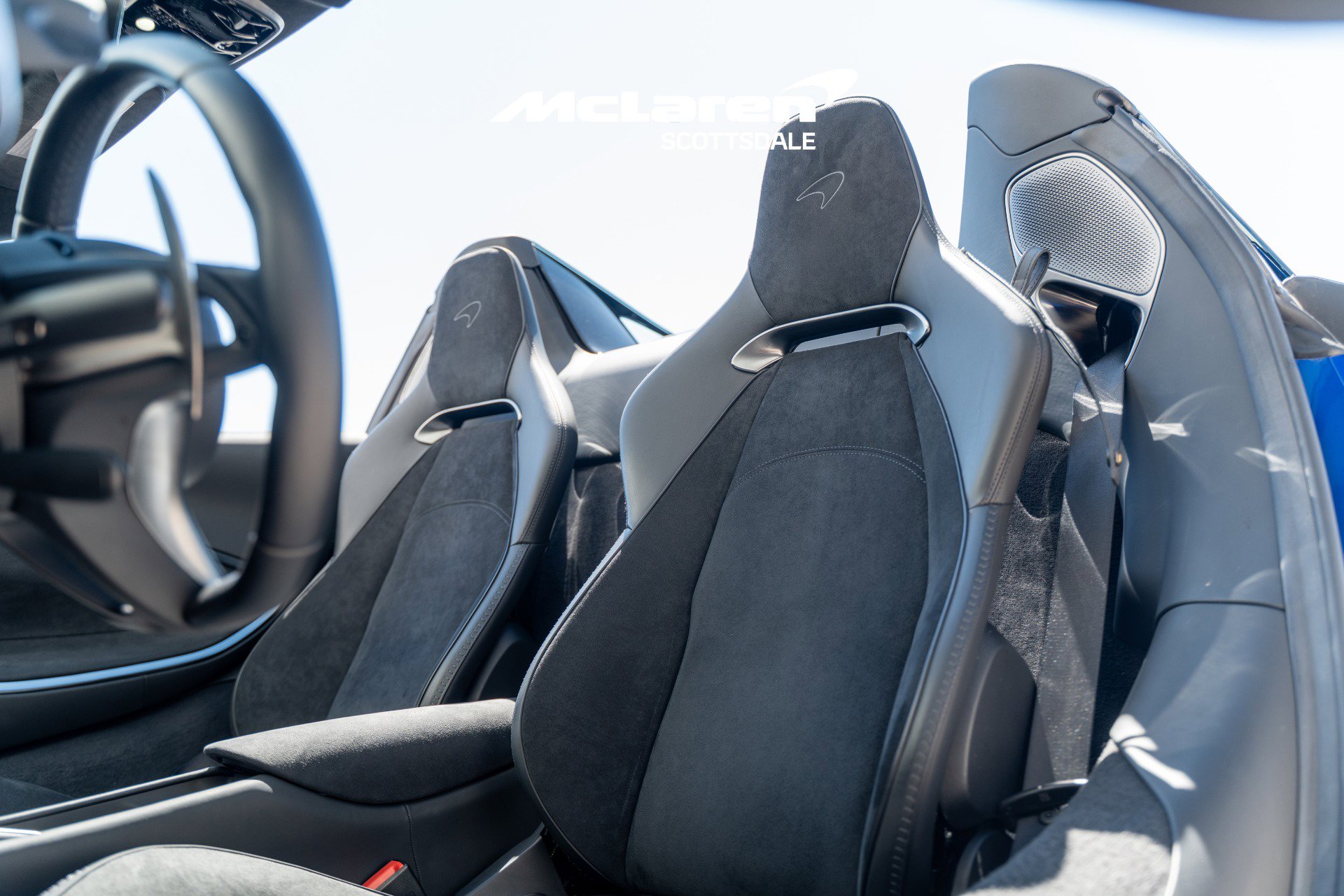 Used 2025 McLaren Artura Spider image 11