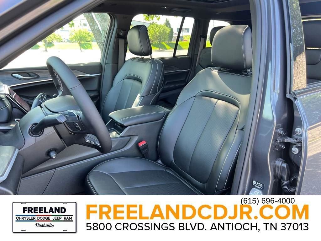 New 2025 Jeep Grand Cherokee Limited w/ Luxury Tech Group II image 18