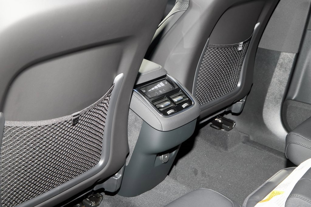 New 2026 Volvo XC90 B6 Plus w/ Protection Package Premier image 30