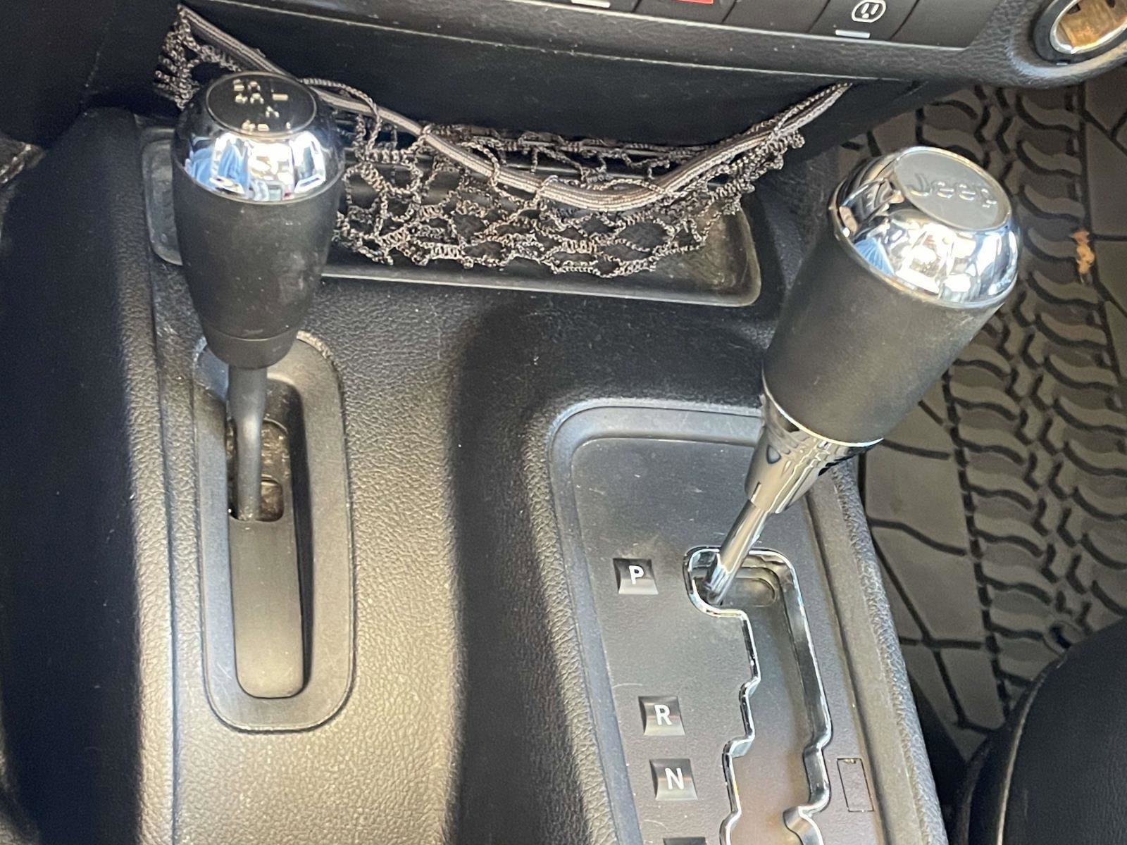 Used 2013 Jeep Wrangler Unlimited Rubicon image 11