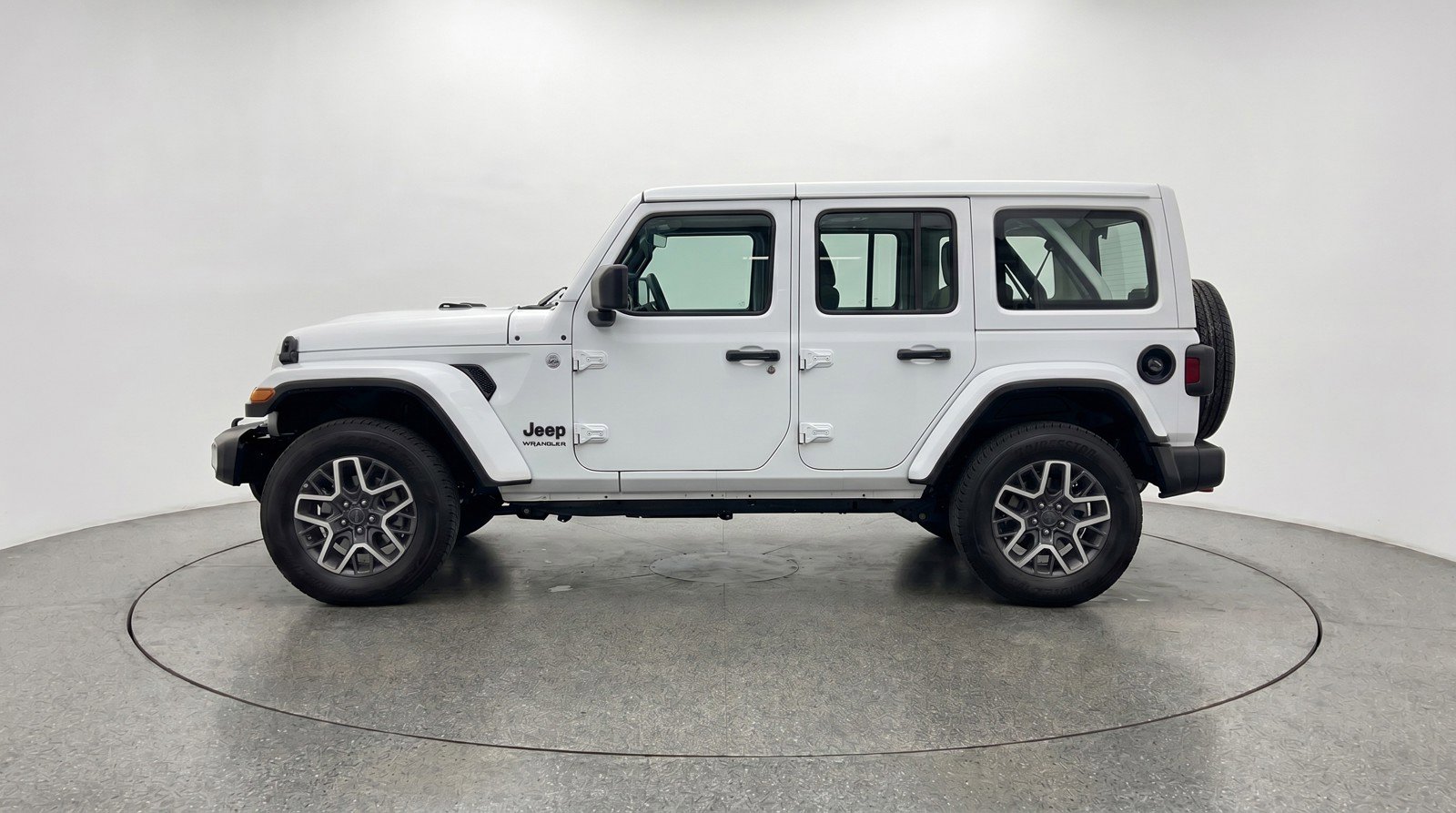 Used 2025 Jeep Wrangler Unlimited Sahara AWD/4WD image 5