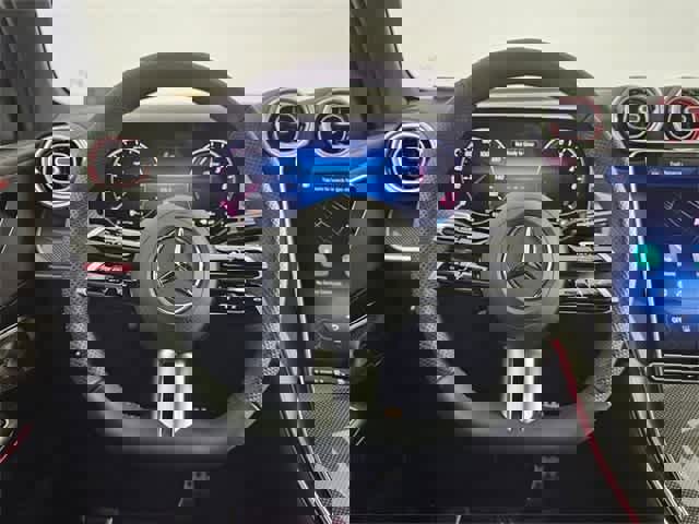 Used 2025 Mercedes-Benz GLC 350e 4MATIC image 24