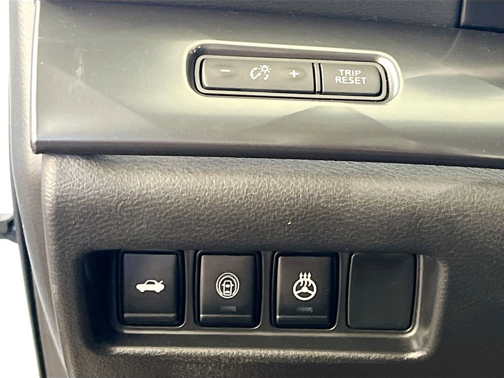 Used 2023 Nissan Maxima SR w/ Sport Mat Group FWD image 10