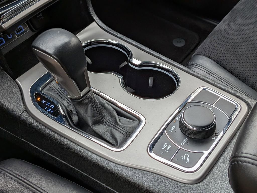 Used 2022 Jeep Grand Cherokee Laredo X image 16