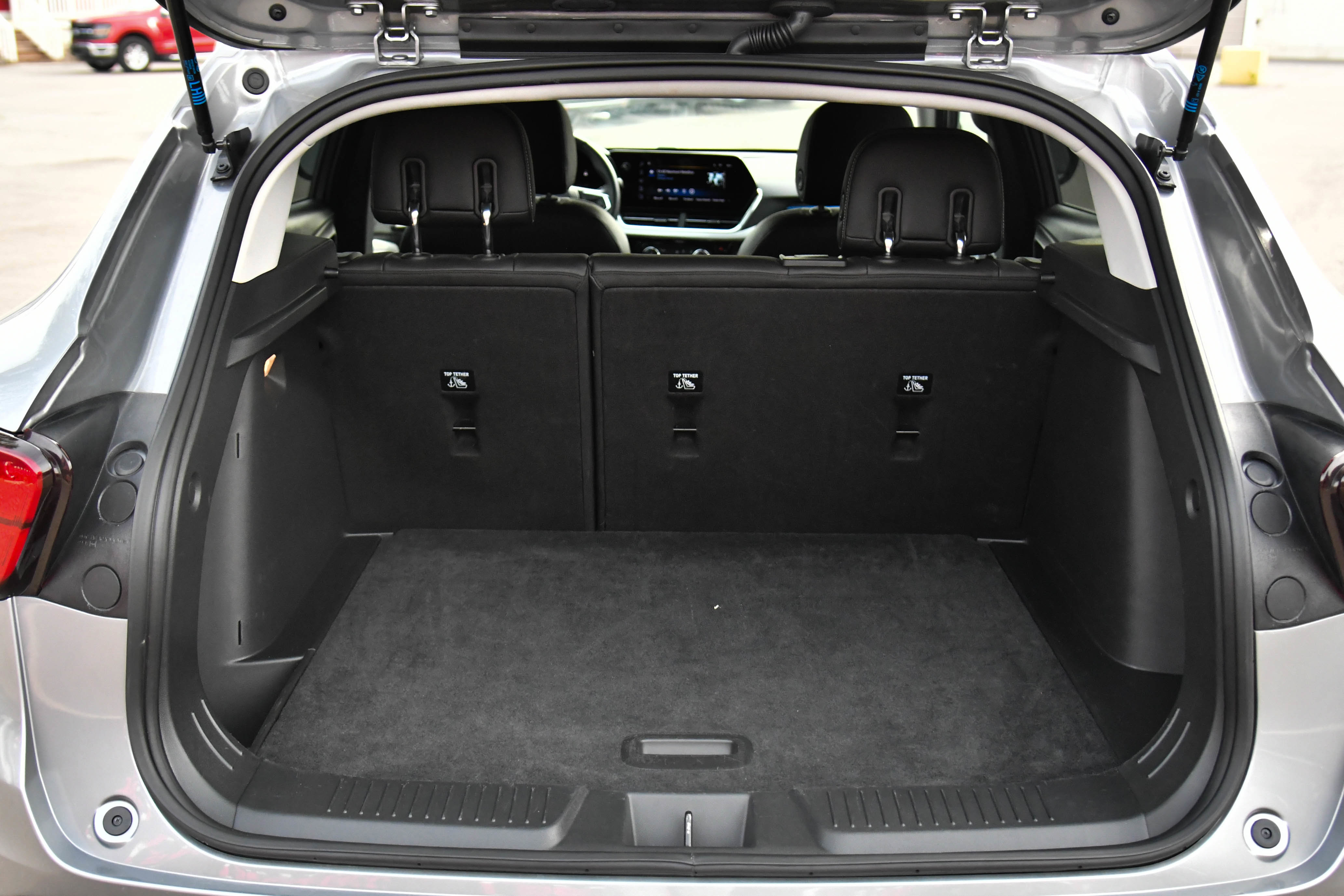 Used 2025 Chevrolet Trax LT w/ LT Convenience Package FWD image 40