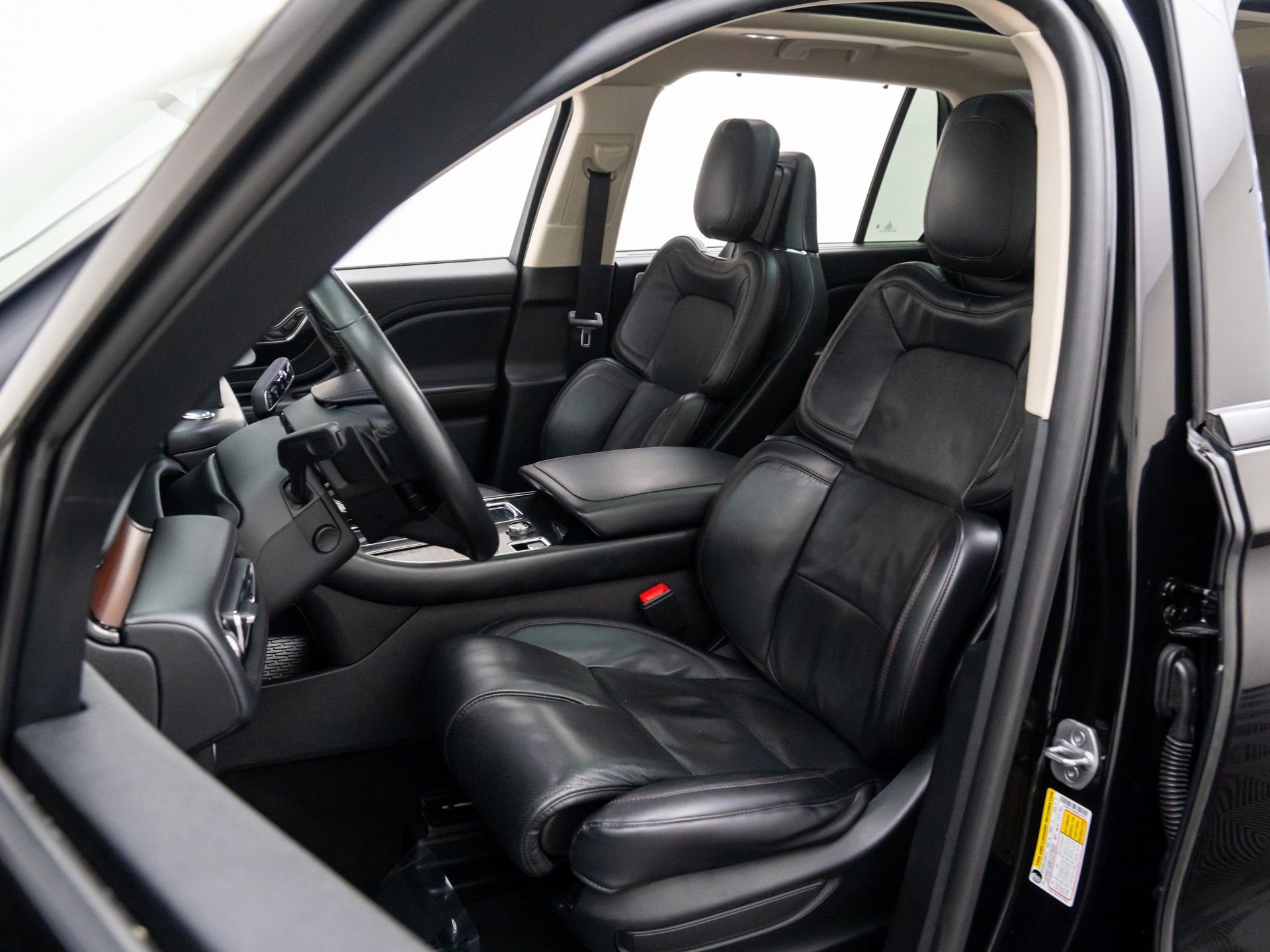 Used 2023 Lincoln Aviator Reserve w/ Equipment Group 201A image 16