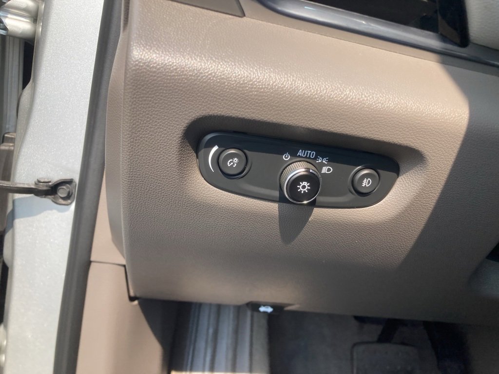 Used 2021 Chevrolet Traverse LT w/ LPO, Cargo Package image 31