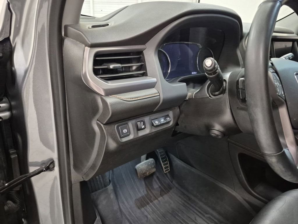 Used 2023 GMC Acadia AT4 w/ Technology Package image 18