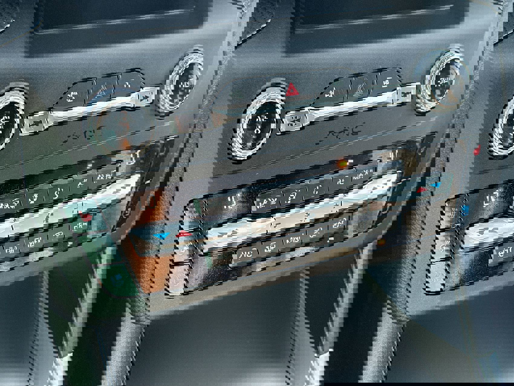 Used 2020 Ford Explorer ST image 19