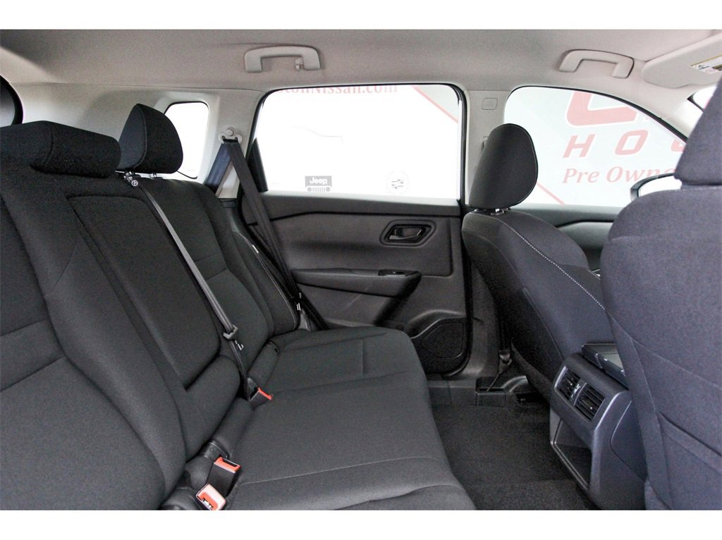 Used 2024 Nissan Rogue S image 9