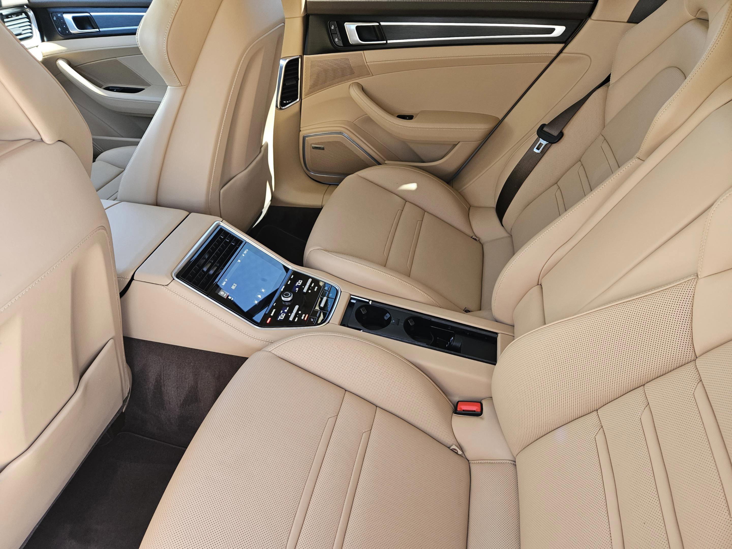 Certified 2023 Porsche Panamera Platinum Edition image 28