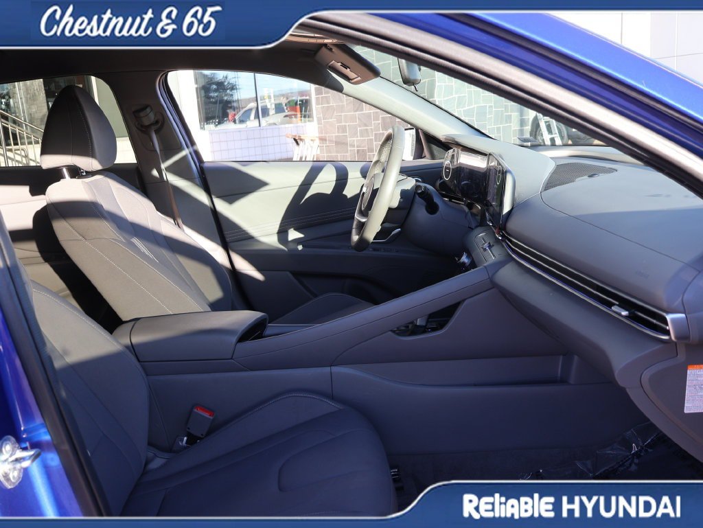 Certified 2025 Hyundai Elantra SEL FWD image 9