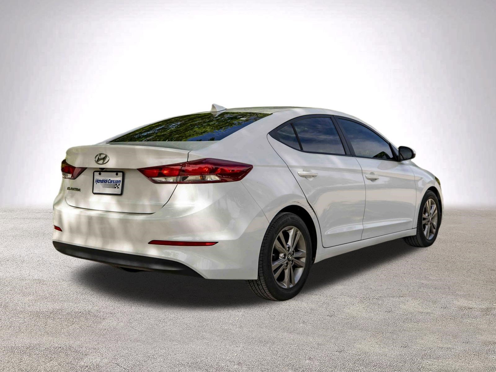 Used 2017 Hyundai Elantra SE image 9