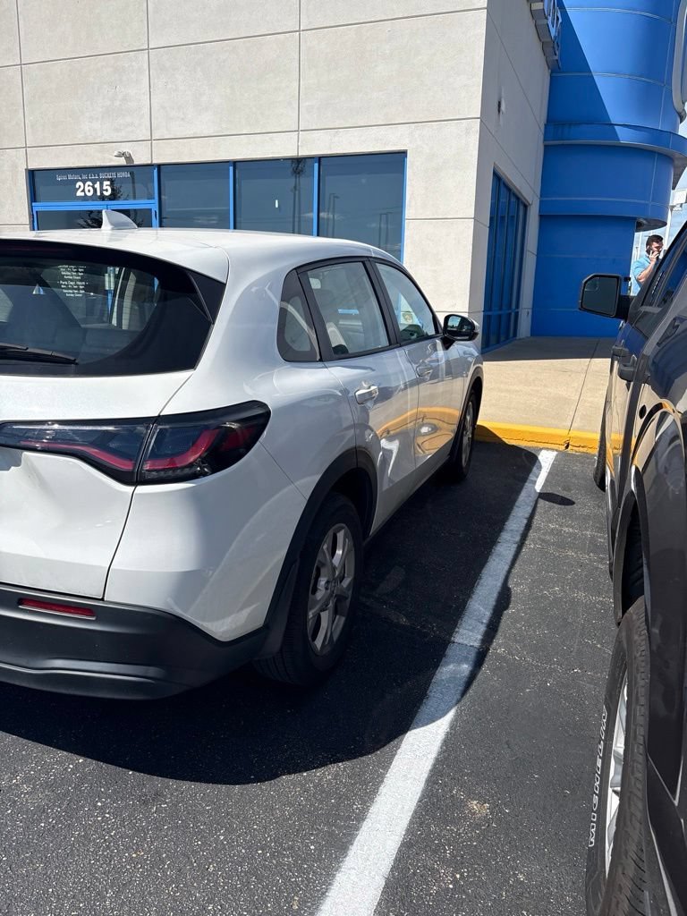 Used 2025 Honda HR-V LX image 6