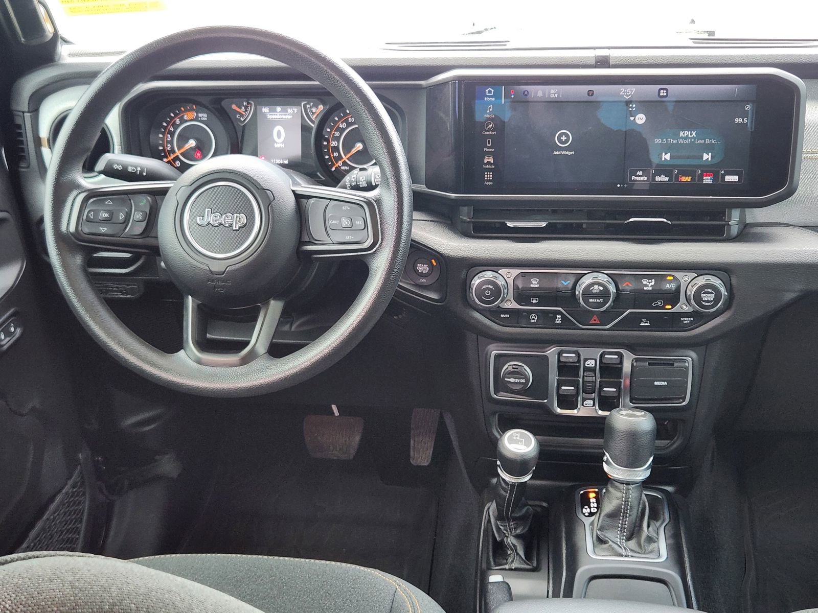 Used 2025 Jeep Wrangler Sport image 30