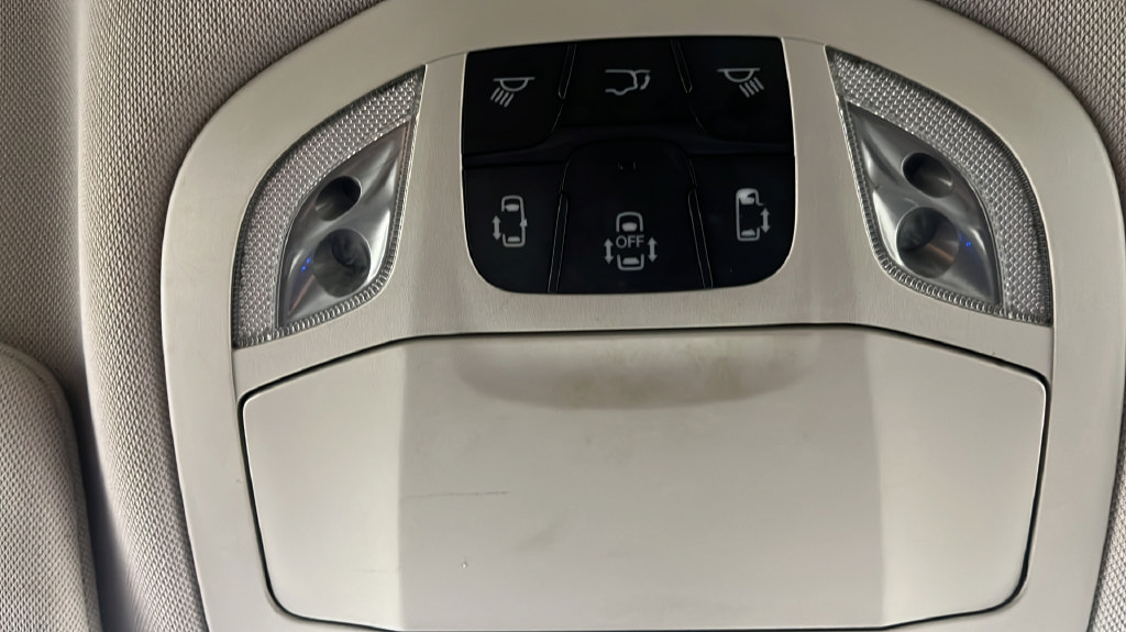 Used 2018 Chrysler Pacifica Touring Plus w/ Tire & Wheel Group FWD image 29