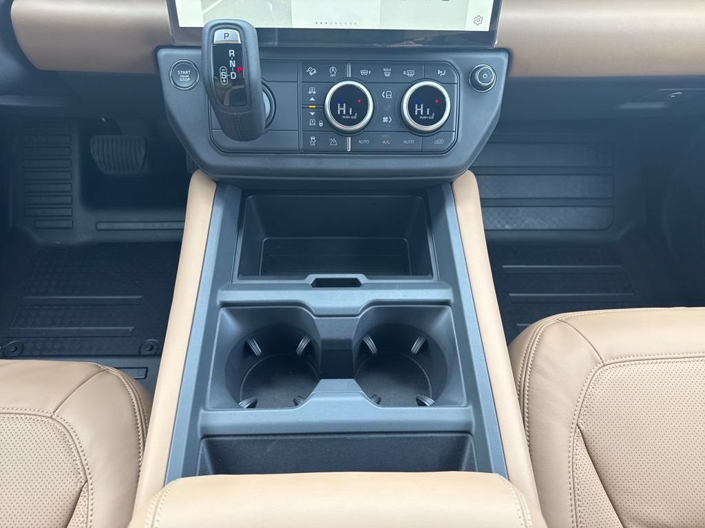 New 2026 Land Rover Defender 130 X-Dynamic SE AWD/4WD image 23